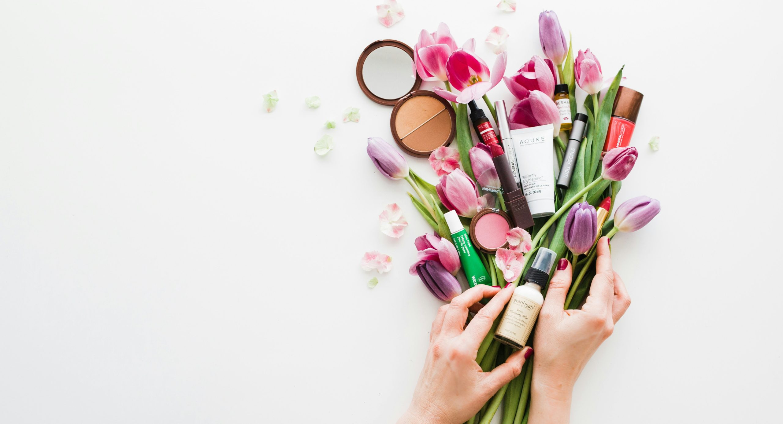 Infographic showing environmental impact of traditional vs eco-friendly makeup products