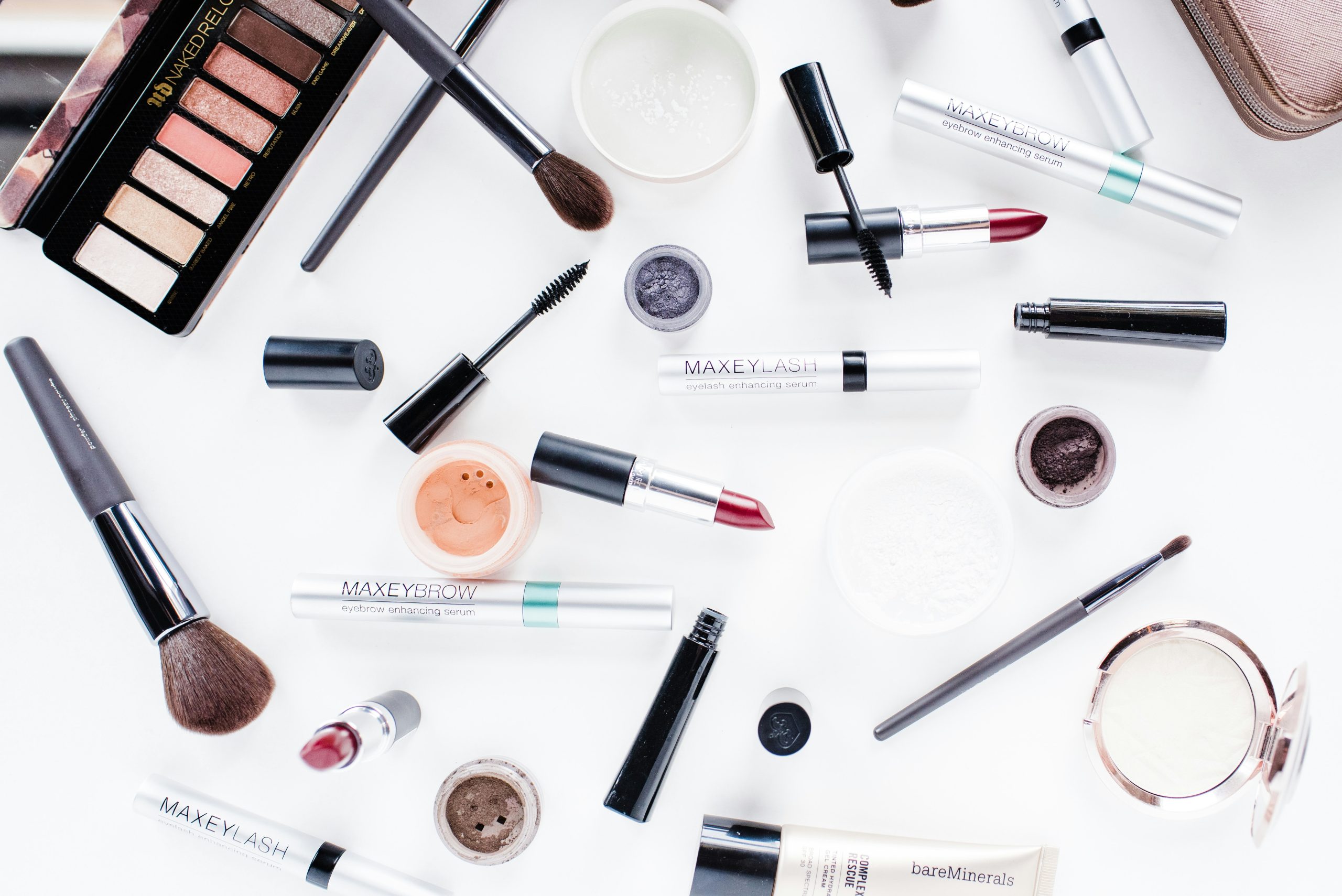 Side-by-side comparison table highlighting features of top eco-friendly makeup brands