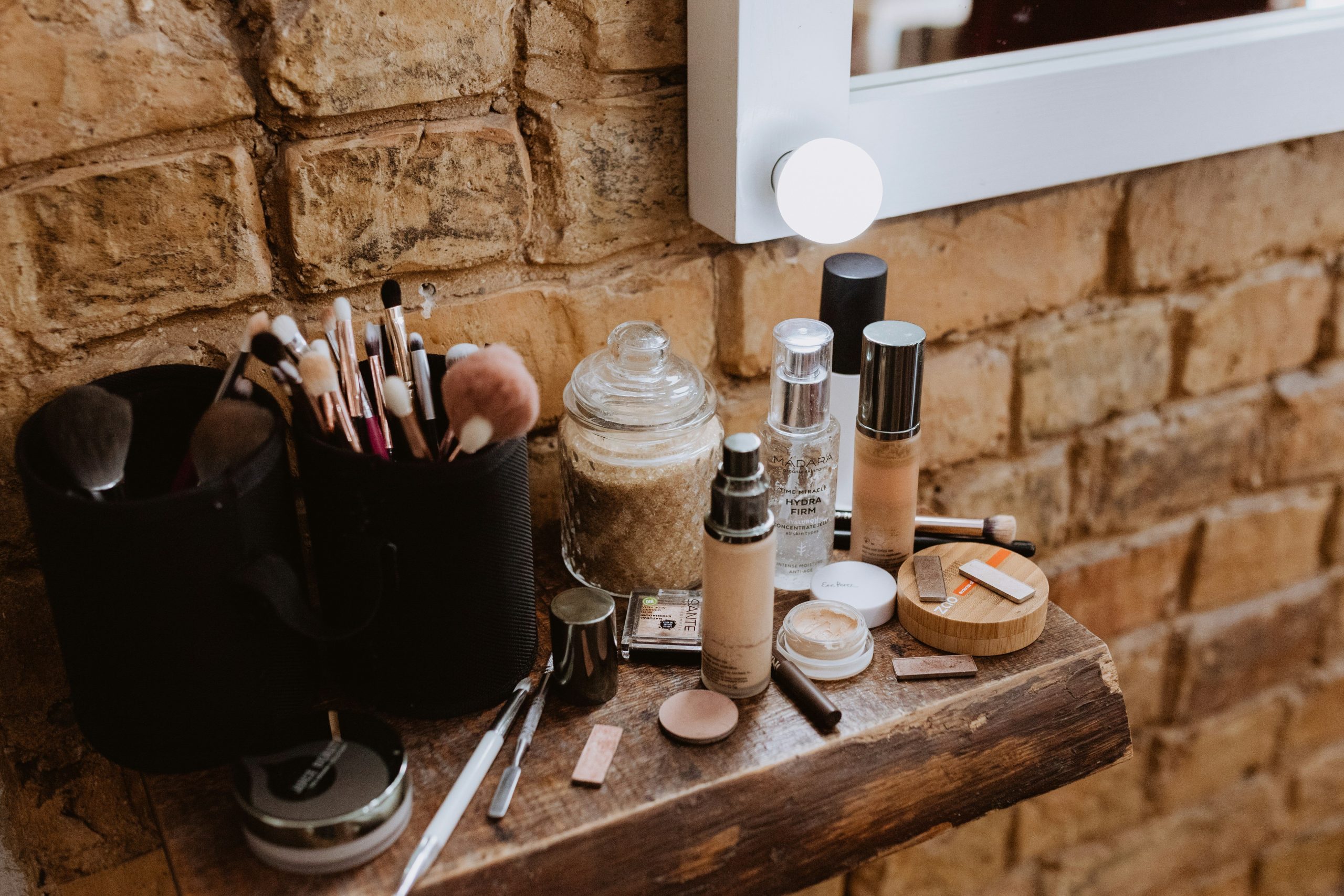 User testimonial featuring glowing reviews for organic blush.