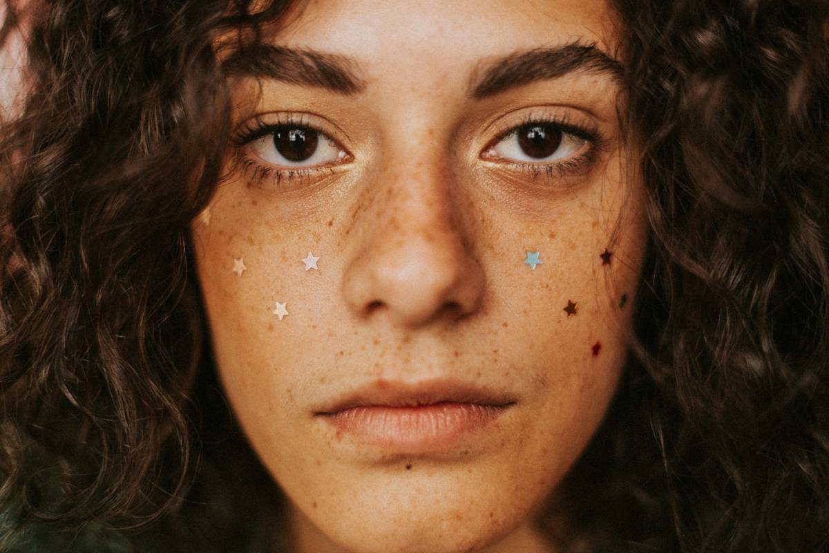 Before-and-after photos demonstrating improved skin health and minimal irritations due to organic makeup usage