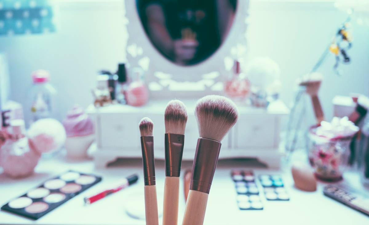 Celebrities showing off their natural makeup looks