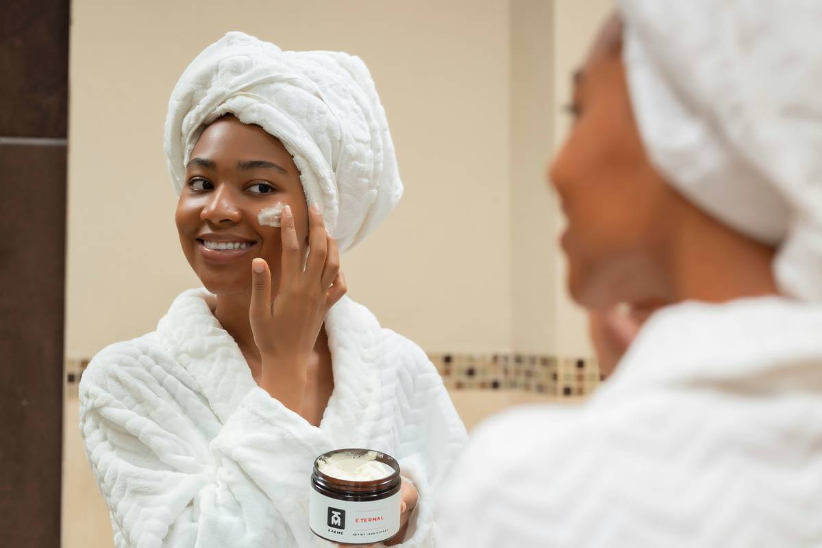 "Clean Makeup for Sensitive Skin: How to Glow Without the Glow-Up Drama"