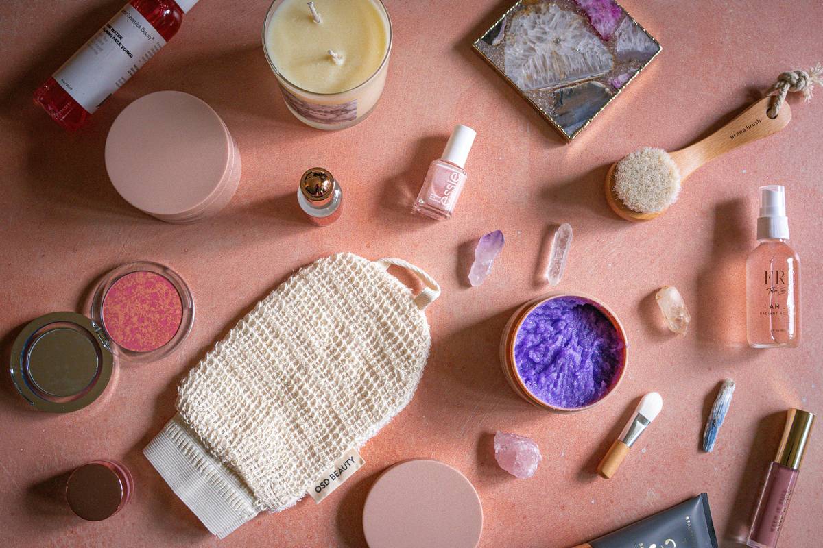 Before and after photos showing clearer skin after using organic makeup