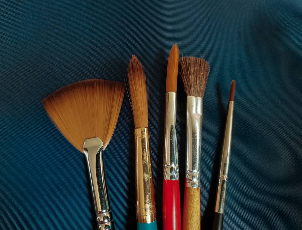 Kabuki brush for applying mineral powder foundation