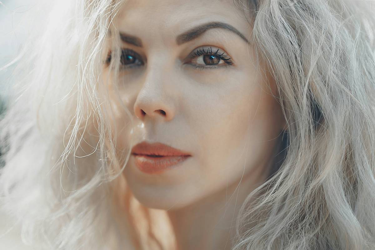 Clean Beauty for Mature Skin: How to Embrace Natural Makeup with Confidence