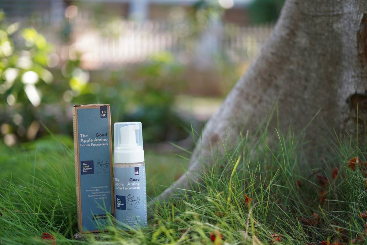 Why Organic Makeup Essentials Are Your Skin's New BFF (And How to Use Them Like a Pro)